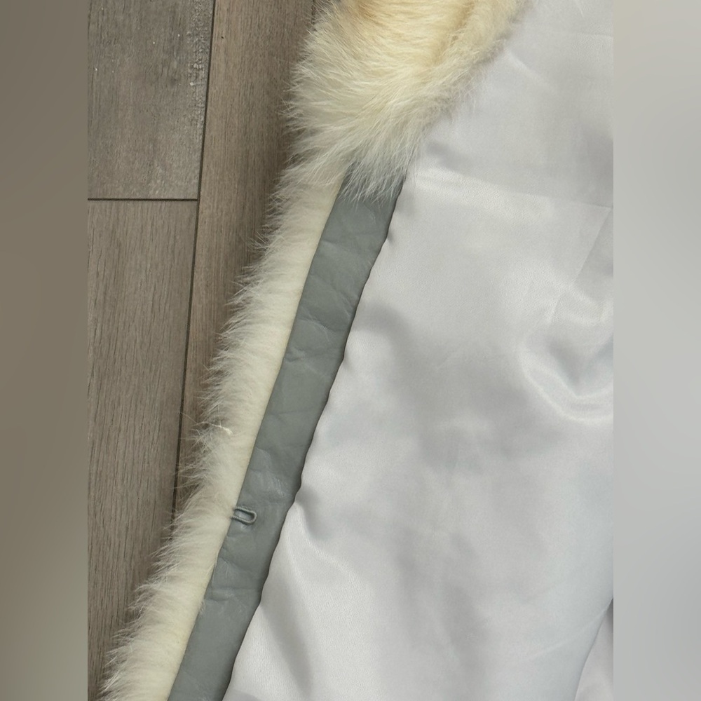 SAGA FOX Elegant White Long Fur Coat - Picture 10 of 12